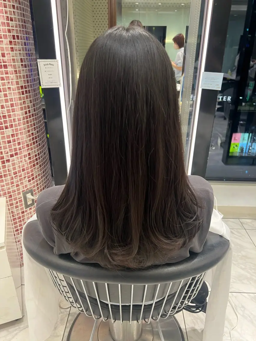 セミロング パーマ カット パーマ コテ巻きパーマ💙 シノヤユイのヘアスタイル