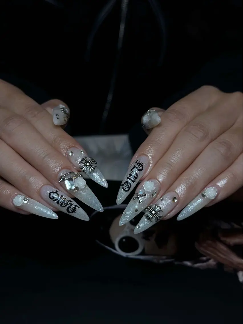 ネイル チークネイル ドット フレンチネイル グラデーション ハート ハンドネイル Julli NailStudioのネイルデザイン