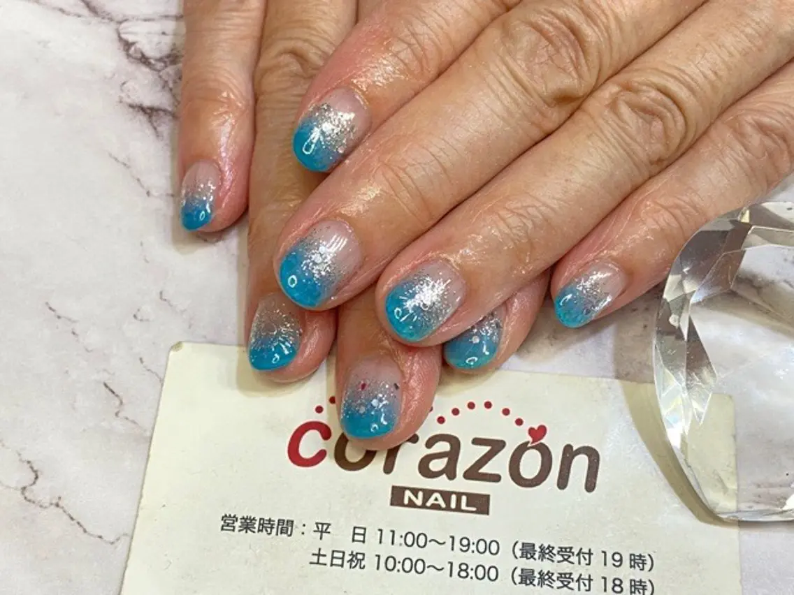 ネイル グラデーション ハート ラメ(グリッター) 水色 シルバー ネイリスト aicoのネイルデザイン