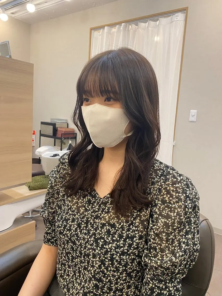 セミロング カラー アッシュ ベージュカラー 透明感カラー 林 瑠夏のヘアスタイル