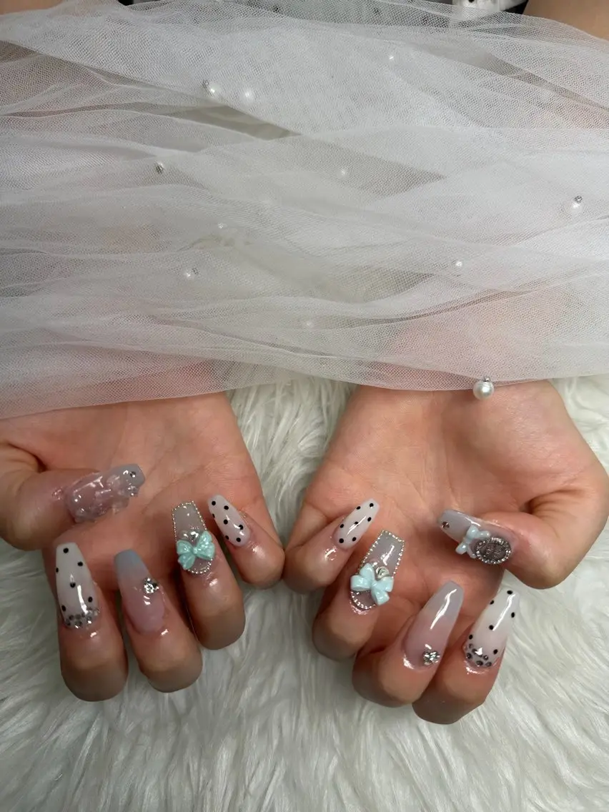 ネイル チークネイル フレンチネイル キラキラネイル 韓国ネイル マグネットネイル Sakura h.babynailのネイルデザイン