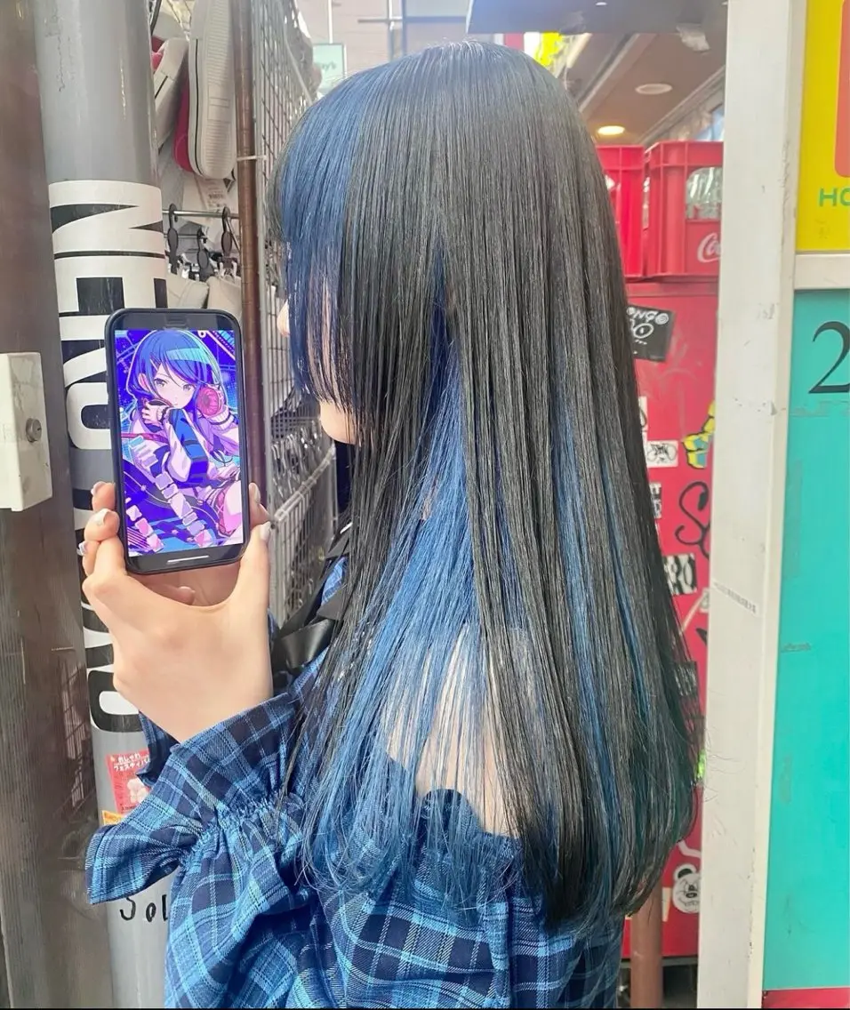ミディアム カラー ブリーチ ブルーカラー ヘアカラー TSUNO🦖 派手髪/オタク美容師のヘアスタイル