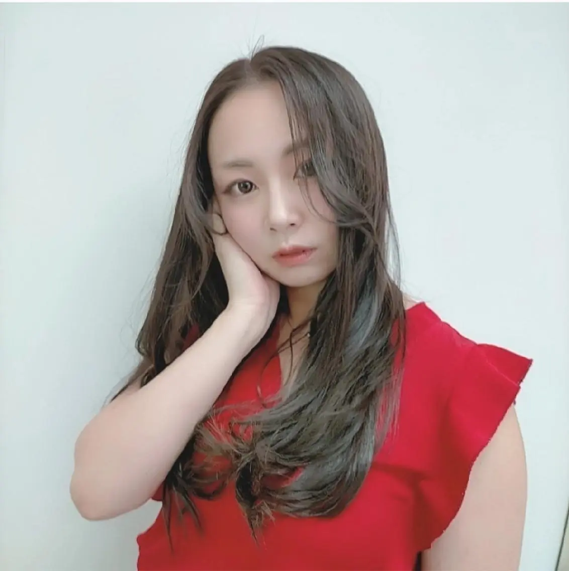 ロング カラー 中野韓国レイヤー× ウルフ  本木之教
のヘアスタイル