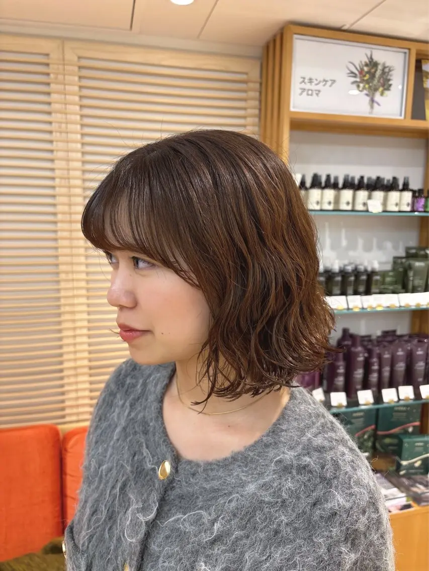 ミディアム パーマ 透明感🌿縮毛矯正 🫧真生のヘアスタイル