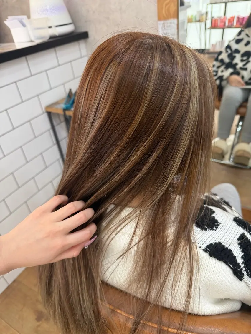 ロング 3Dハイライト ハイライト 宮崎 稚世のヘアスタイル