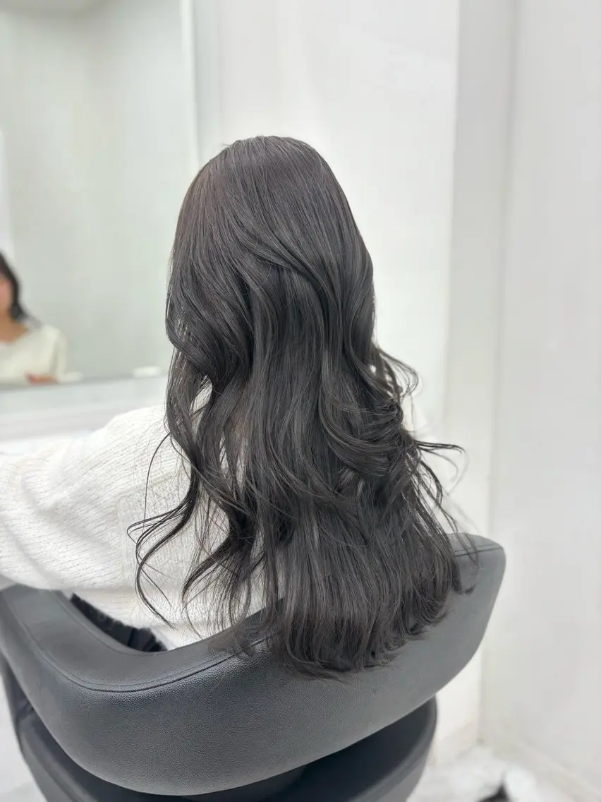セミロング カラー 抜け感レイヤー︴ ニュアンスカラーのヘアスタイル