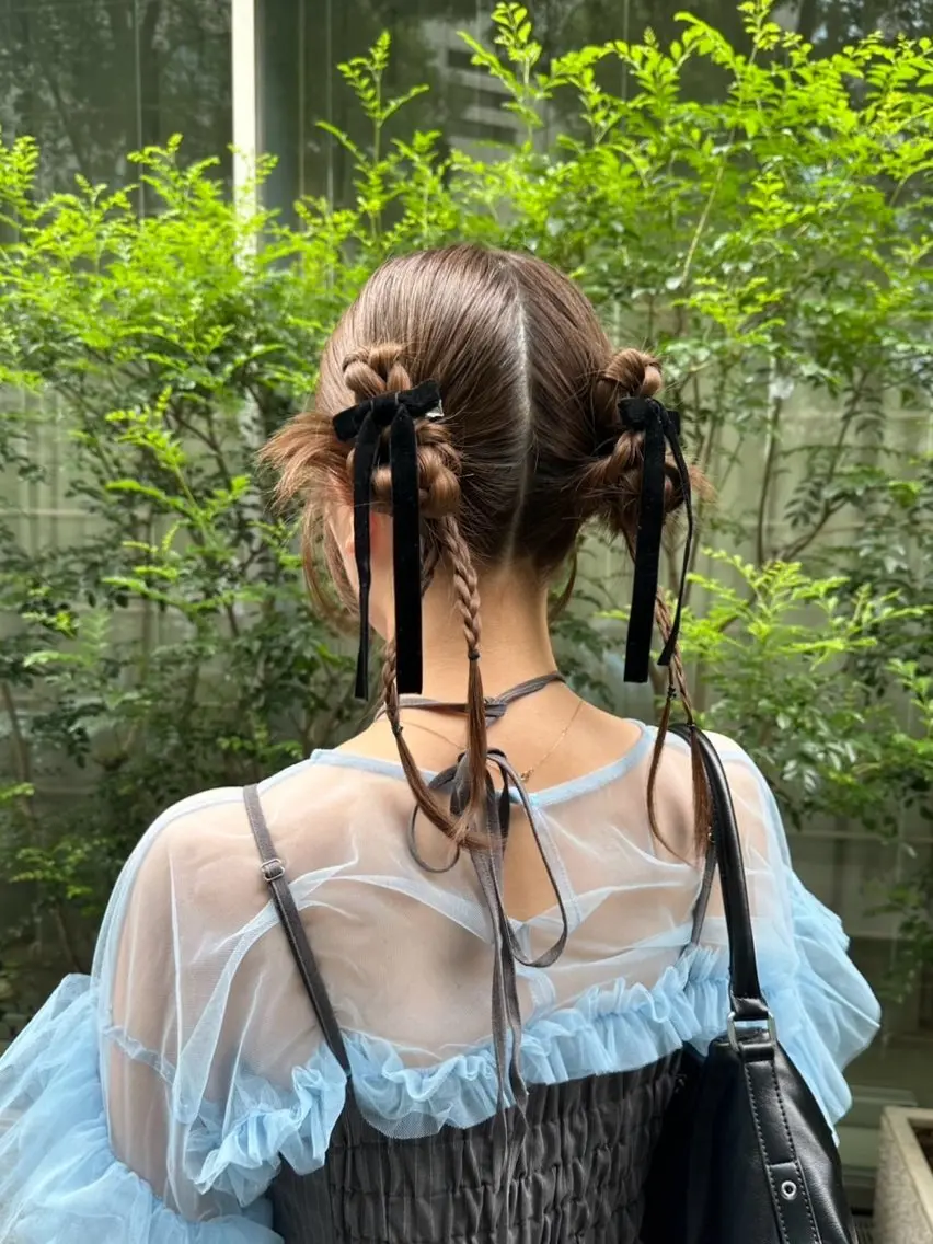 セミロング カラー ヘアアレンジ 三つ編み ヘアセット hazuki🐈⬛ 透明感カラーのヘアスタイル