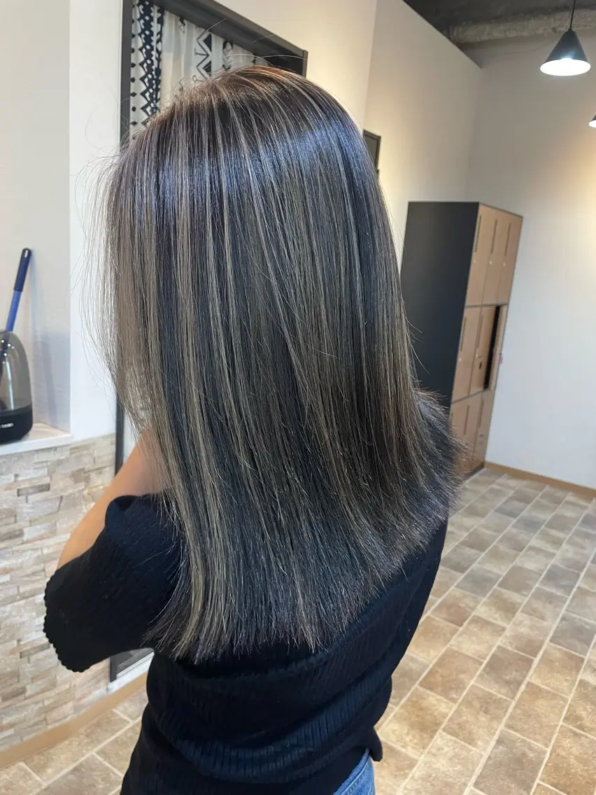 セミロング カラー グレージュ ハイライトカラー ハイライト カット ヘアカラー トリートメント YUI/ ブリーチカラー🌷のヘアスタイル