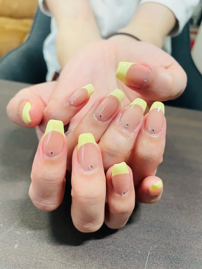 ネイル フレンチネイル 黄色 Kuroki Yurikaのネイルデザイン