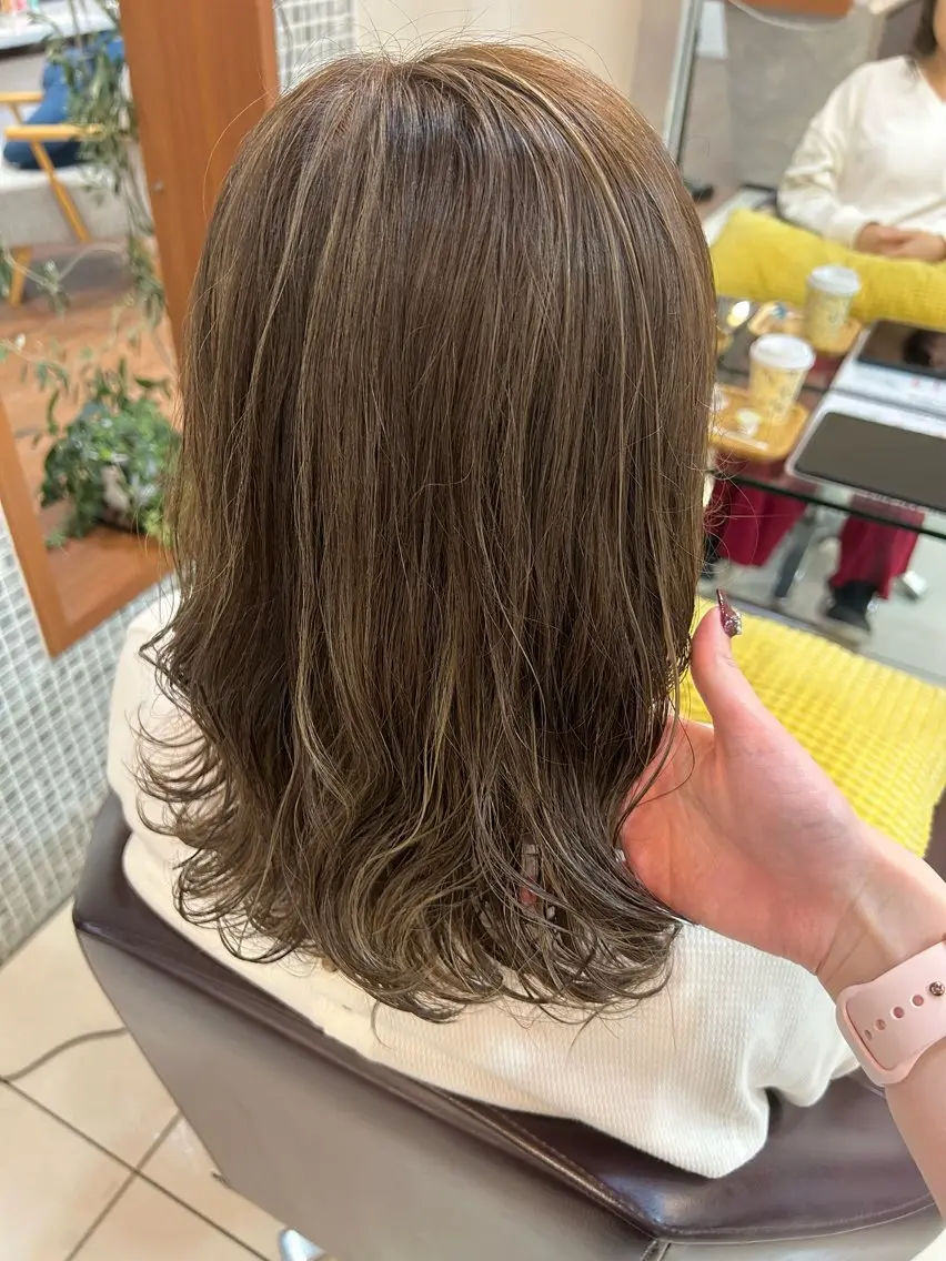 ミディアム ハイライト ヘアカラー トップスタイリスト 林すずかのヘアスタイル
