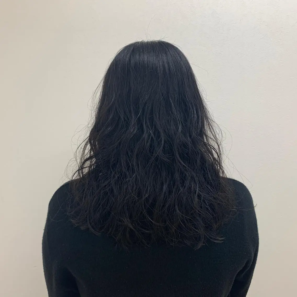 セミロング パーマ 遊佐 瑞紀のヘアスタイル