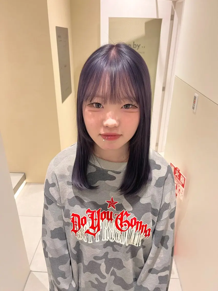 セミロング ヘアカラー 🤍ちなみ 🤍のヘアスタイル