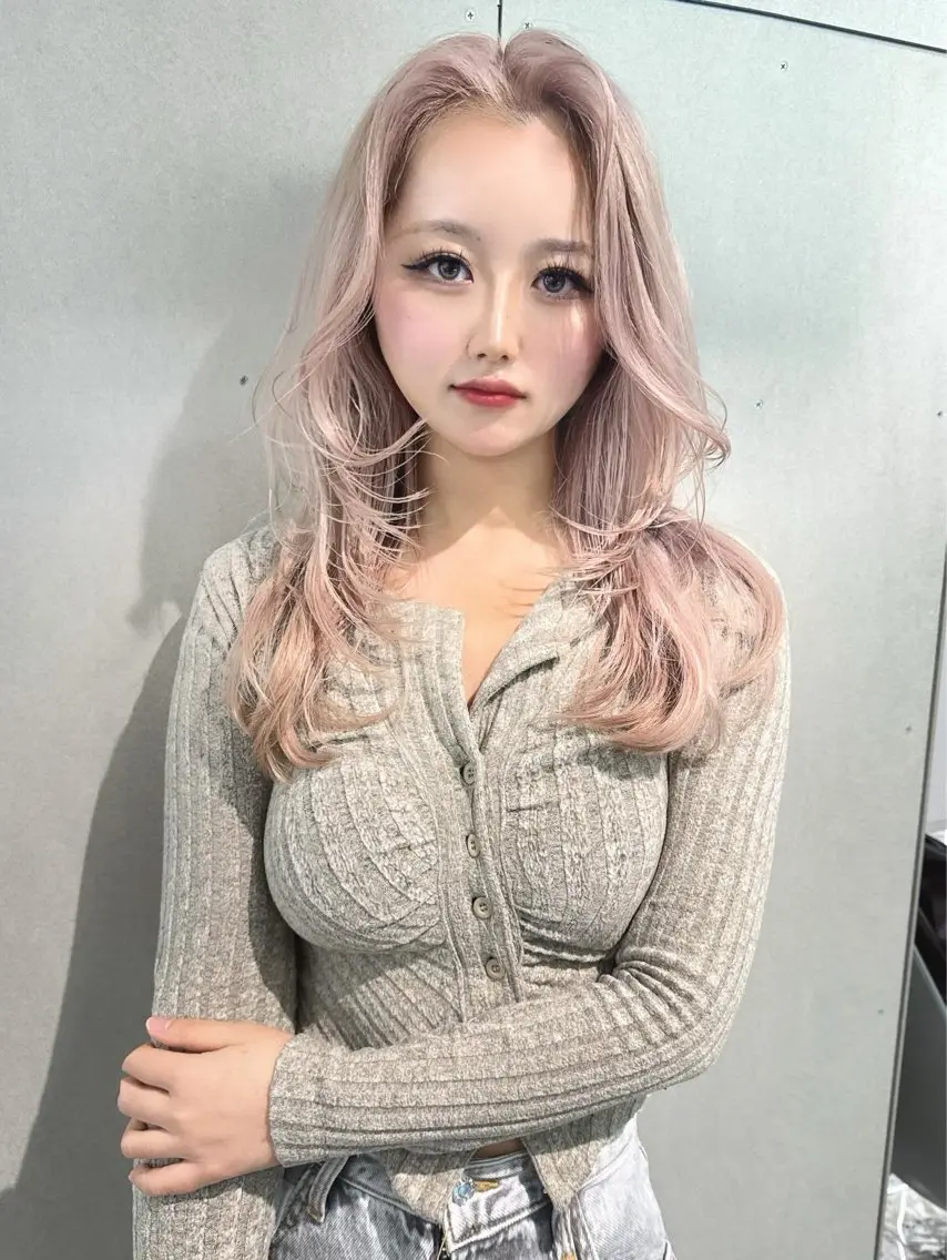 セミロング カラー ヘアカラー GEM YURI ハイトーンカラーのヘアスタイル