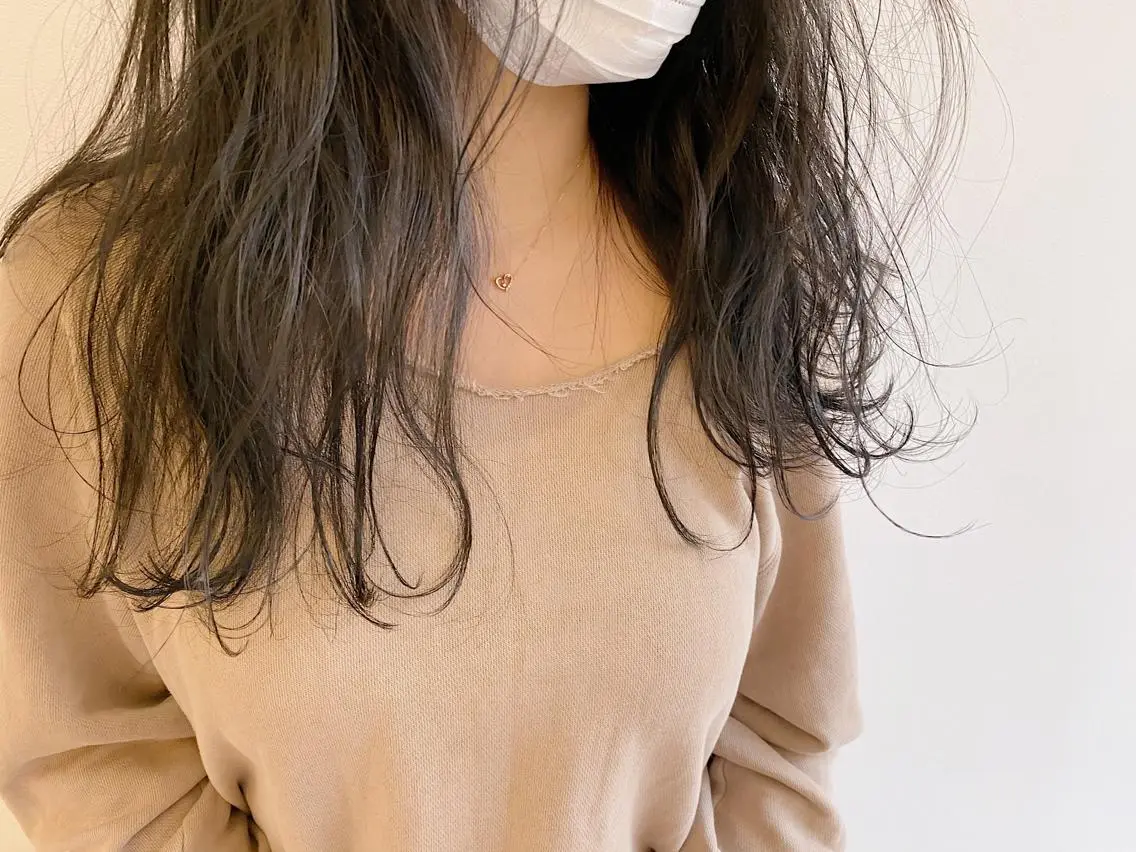 セミロング カラー 顔周りレイヤーカット ブリーチminamiのヘアスタイル