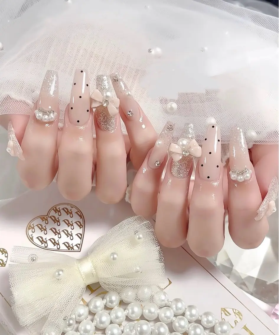 ロング 外国人風カラー 韓国風ヘア ハンドネイル E🌷nail 長さだし専門店のネイルデザイン
