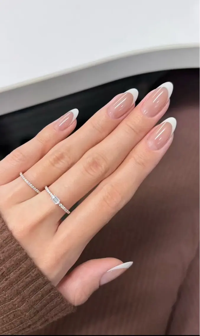 【オフなし】 HANDフレンチネイルベースクリアの写真