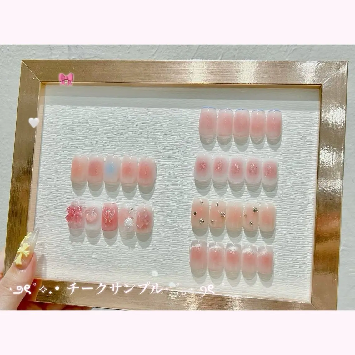 ネイル チークネイル ハンドネイル 【 Kira 】 キラのネイルデザイン