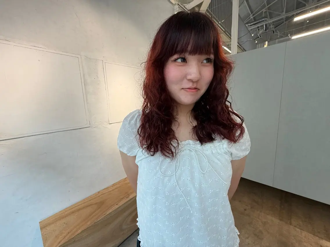 セミロング カラー レッドカラー 田中 瑠愛のヘアスタイル