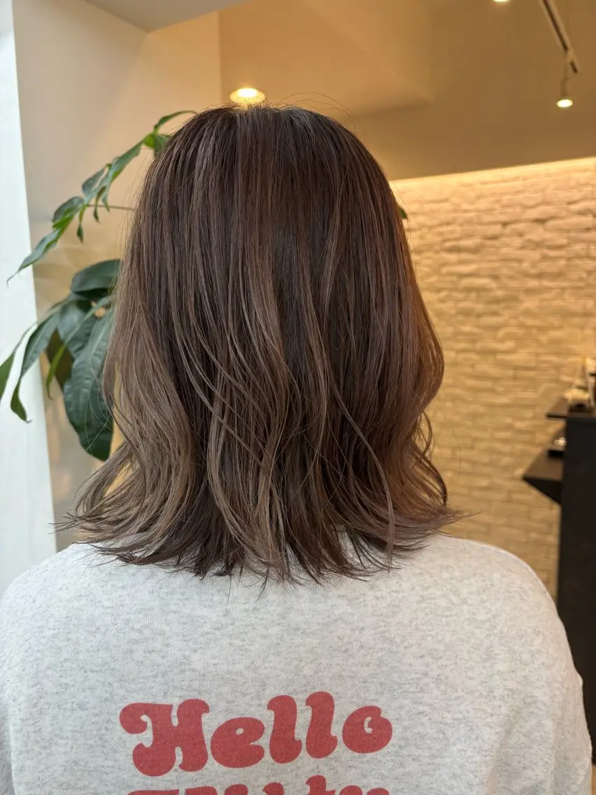 ミディアム カラー バレイヤージュ レイヤーカット カット ヘアカラー トリートメント Viot 銀座 樋口 桃佳のヘアスタイル