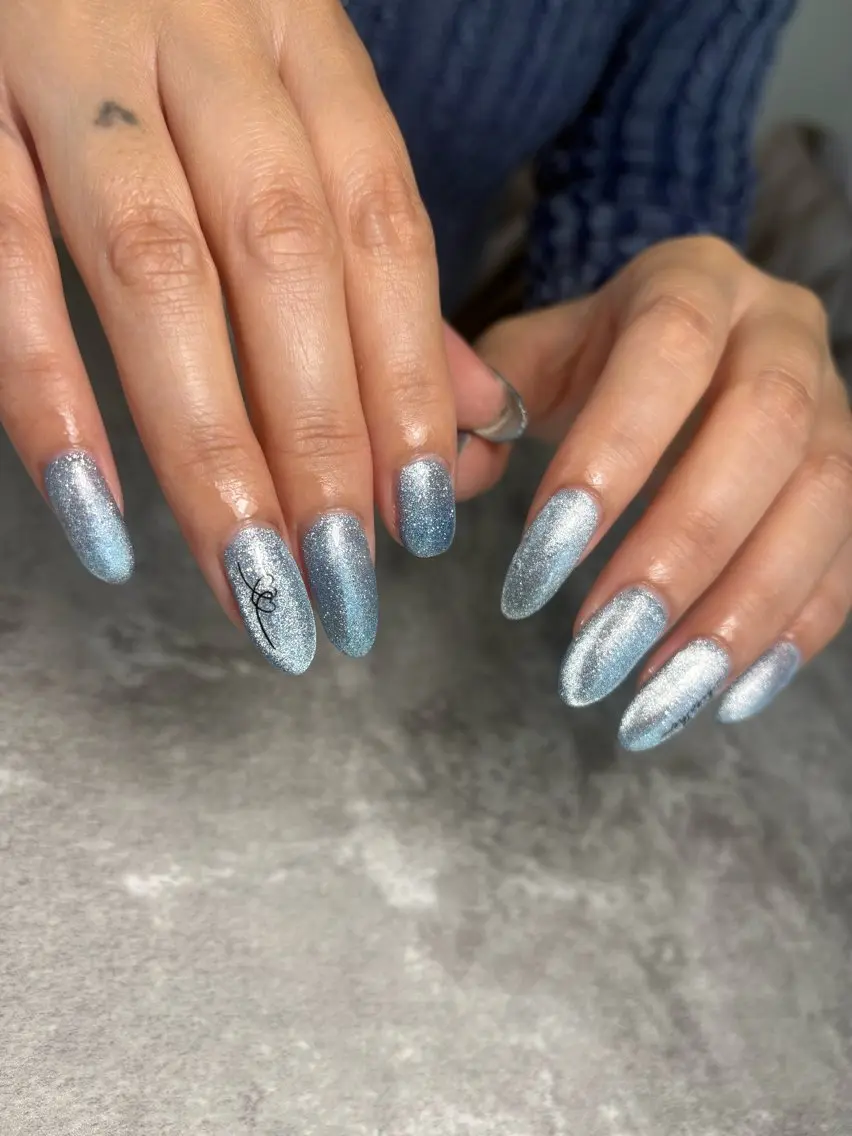 ネイル フラッシュネイル フラッシュマグ マグネットネイル Nailsalon Vetiurのネイルデザイン