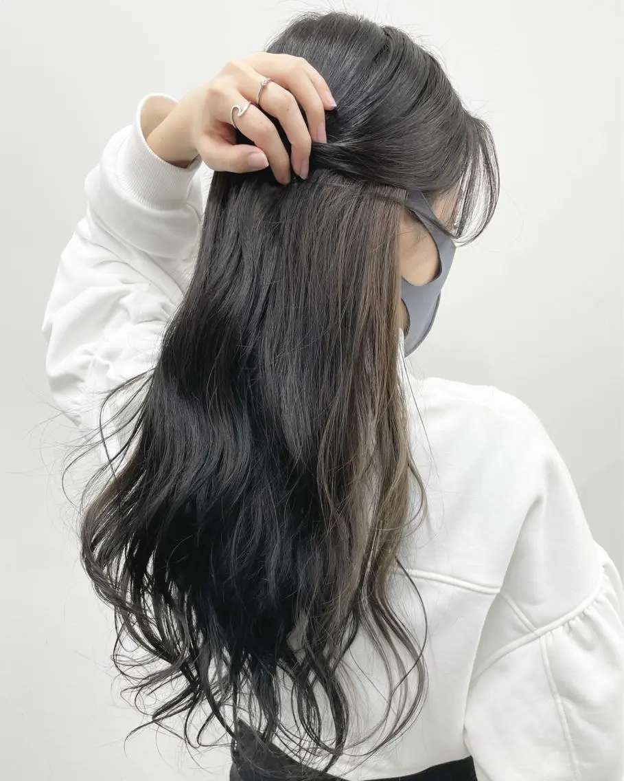 🌸学生さんに大人気のインナーカラー(イヤリング部分のブリーチ＋全体カラー)＋ALIVE オリジナルトリートメントの写真