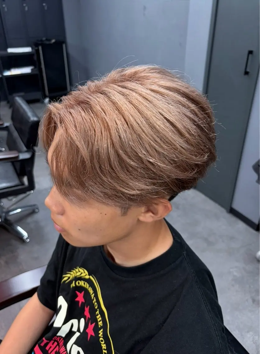 ショート カラー ベージュカラー ミルクティーベージュ カット ヘアカラー 宮本 涼太郎のヘアスタイル