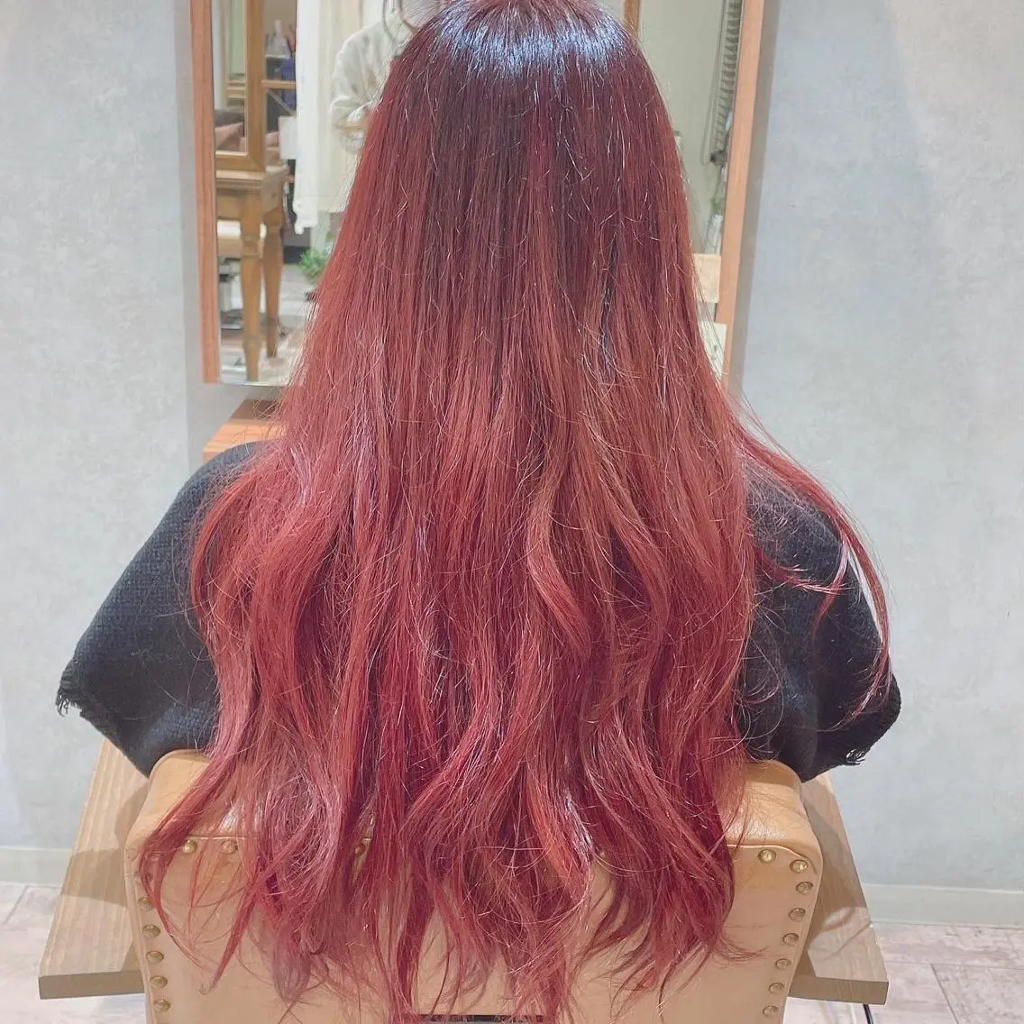 カラー グラデーションカラー レッドカラー 小川 夏生のヘアスタイル