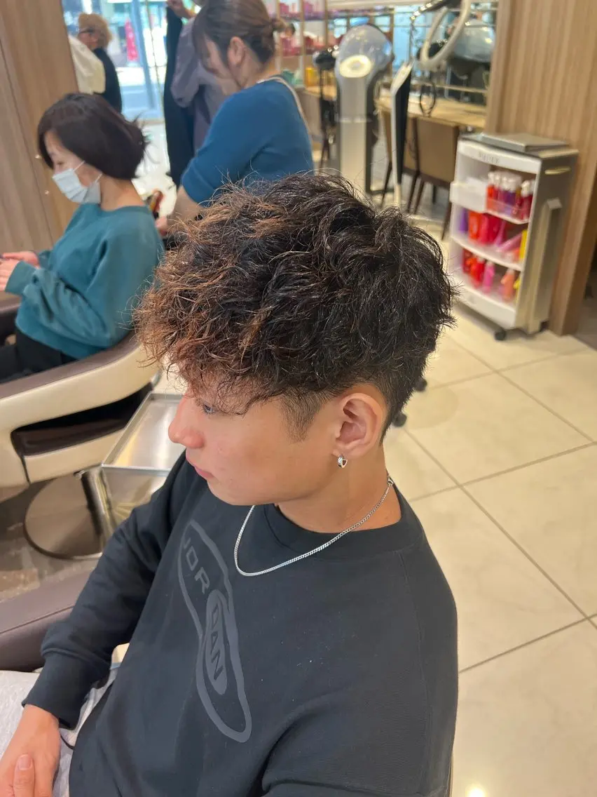 パーマ メンズ スペインカール カット パーマ SENA 再現性 パーマと縮毛矯正のヘアスタイル