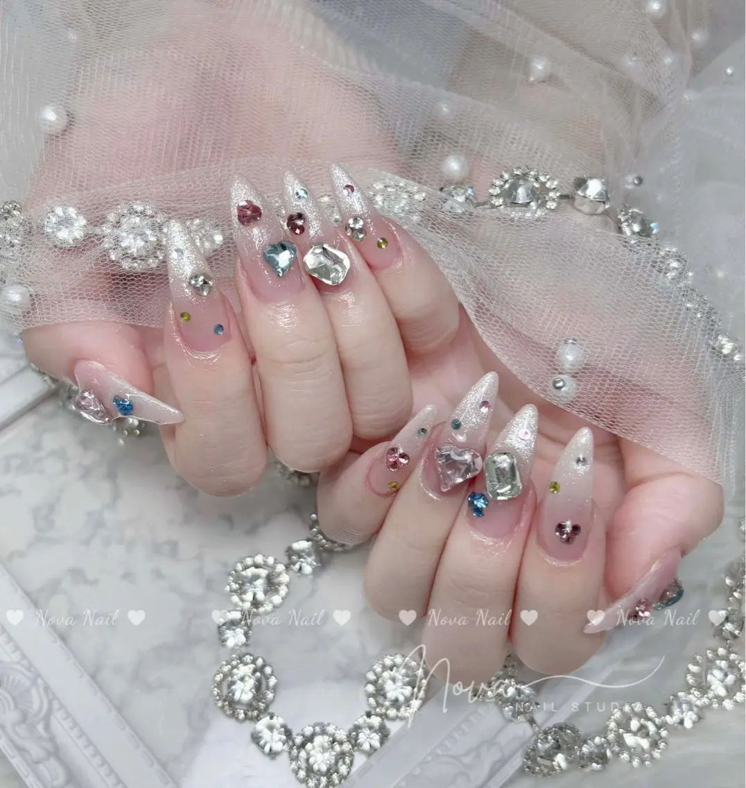 ネイル キラキラネイル 韓国ネイル マグネットネイル 持ち込み ネイルチップ ハンドネイル フットネイル Chiee Bling.Nailのネイルデザイン