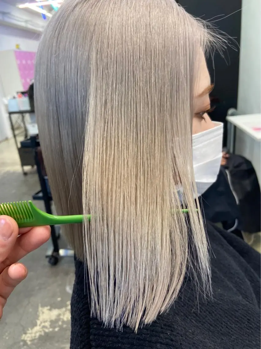 【ダメージを最大限抑えたい方✨】カット＋ケアブリーチ＋ケアカラー＋髪質改善ribbonトリートメント🍀の写真