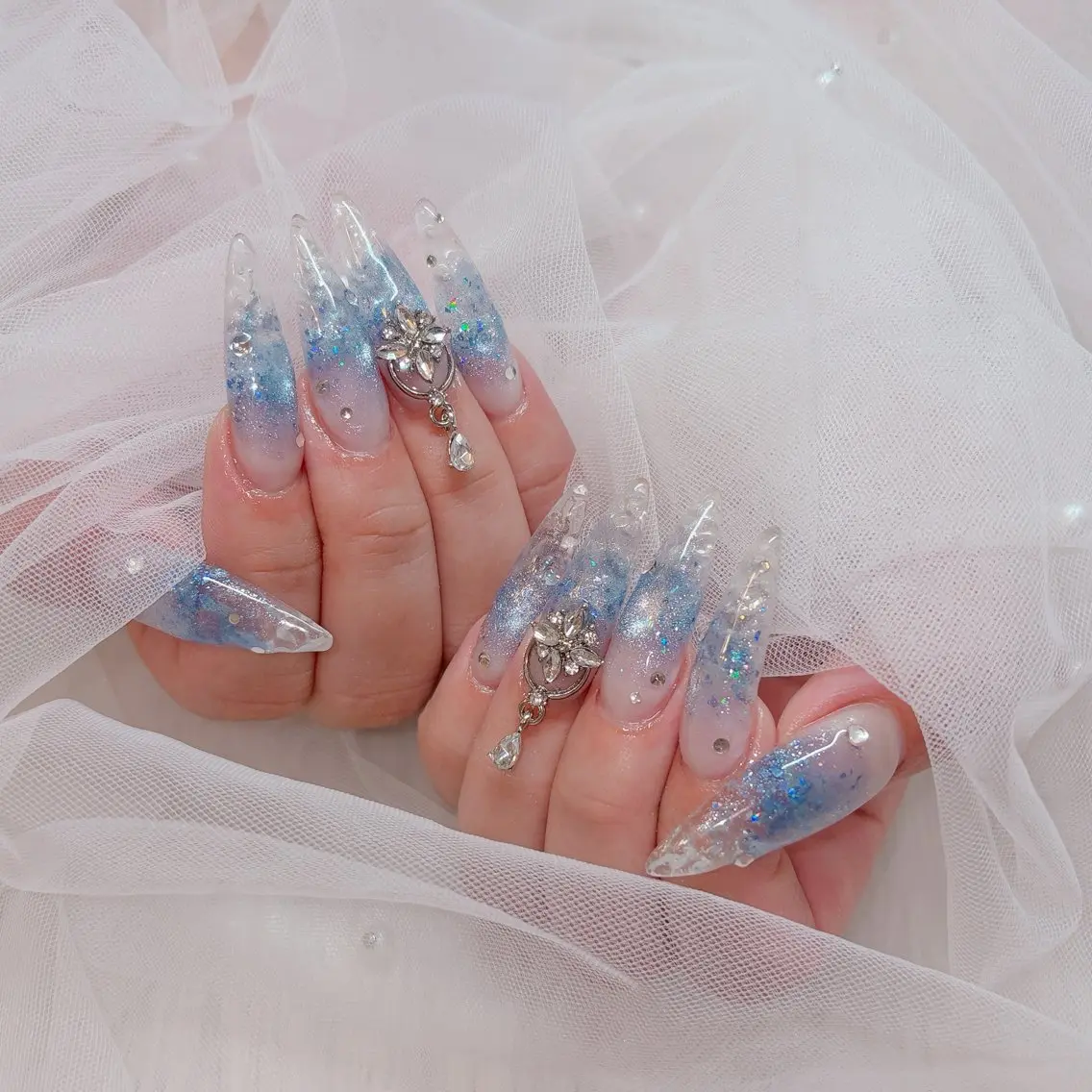ネイル クリアネイル ネイルチップ ハンドネイル ラクロレ ハナ︎🌼のネイルデザイン