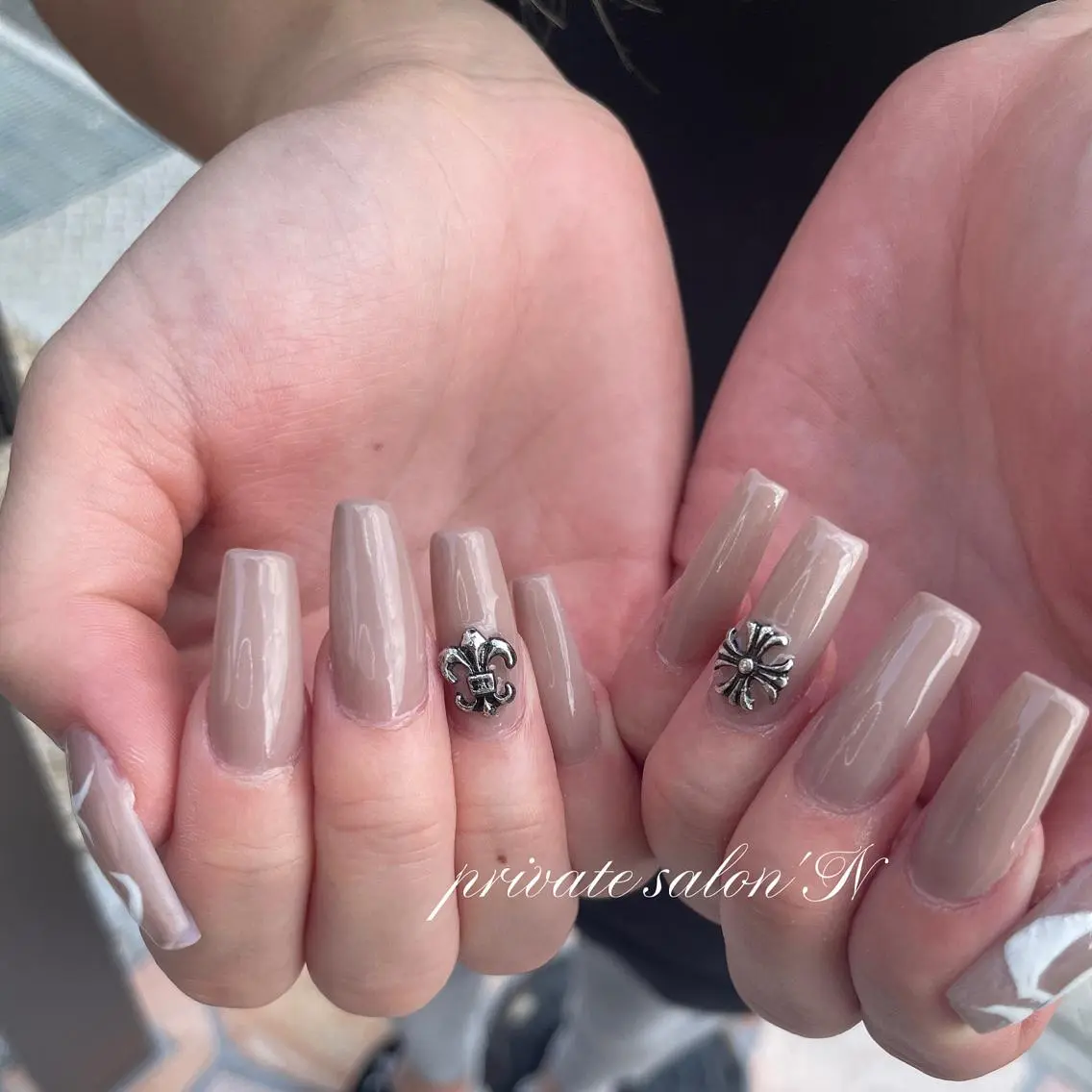 ミディアム BINERVA nail salonのネイルデザイン