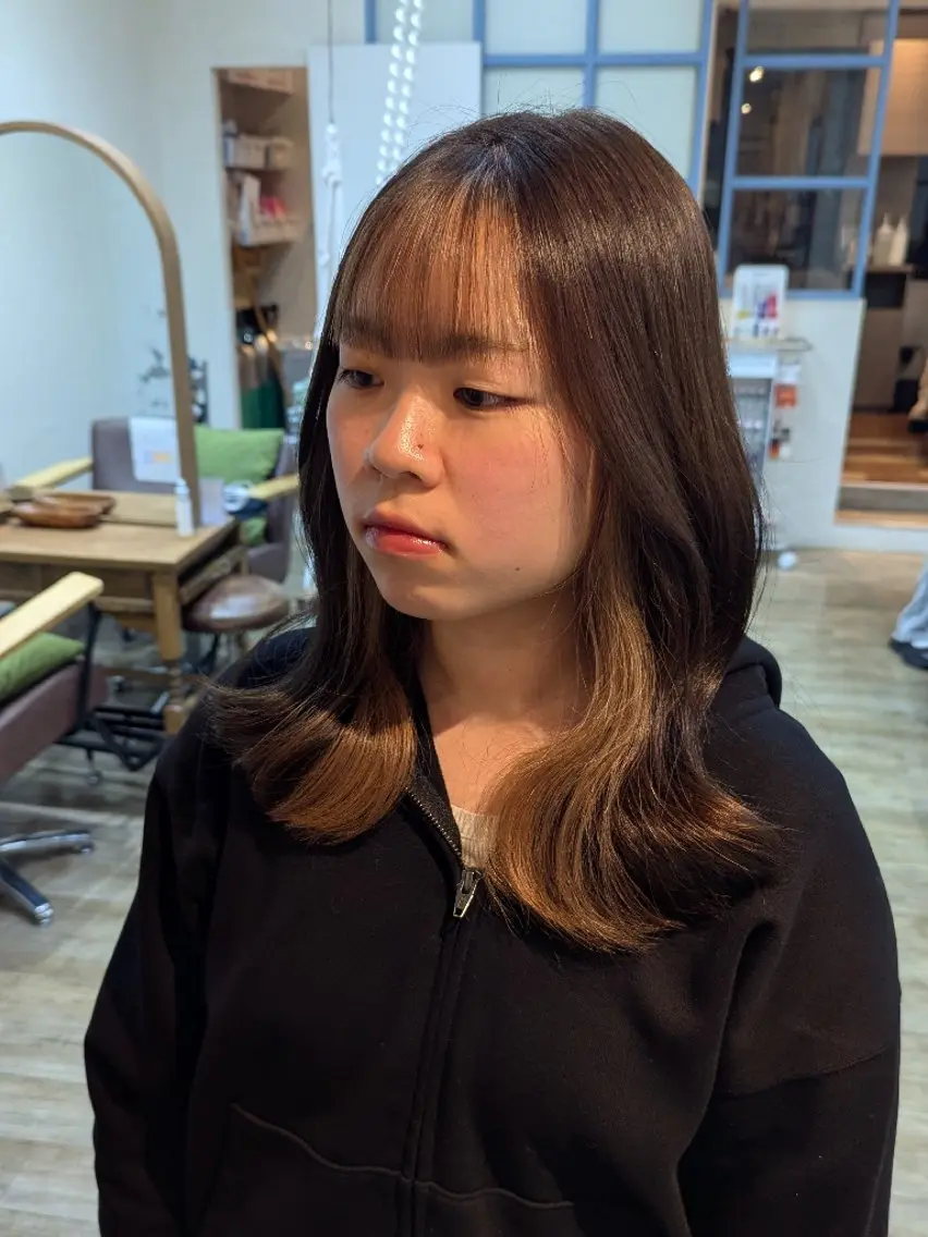 セミロング カラー ベージュカラー イヤリングカラー ヘアカラー トリートメント 🏹MIYU¦抜け感 ×柔らかカラーのヘアスタイル
