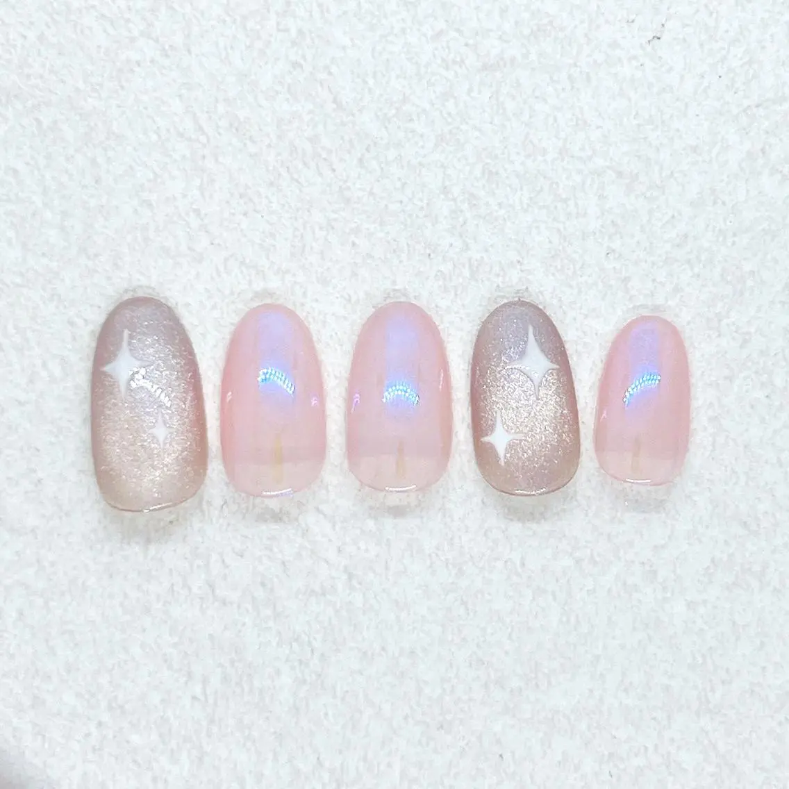 ネイル オーロラネイル キラキラネイル 韓国ネイル マグネットネイル ニュアンスネイル Nail Mikakoのネイルデザイン