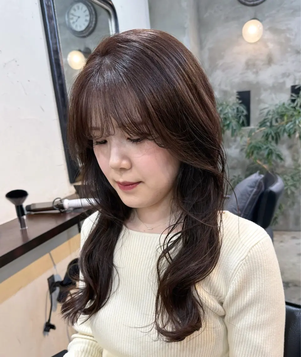 ロング カラー ベージュカラー ショコラベージュ 透明感カラー ヘアカラー トリートメント 三條 朋香のヘアスタイル