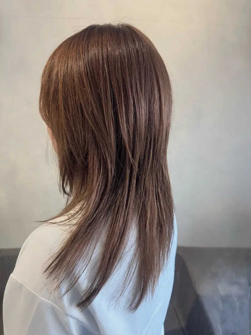 ミディアム カラー ベージュカラー 髪質改善 レイヤーカット ウルフカット ウルフレイヤー 清水 洋孝のヘアスタイル