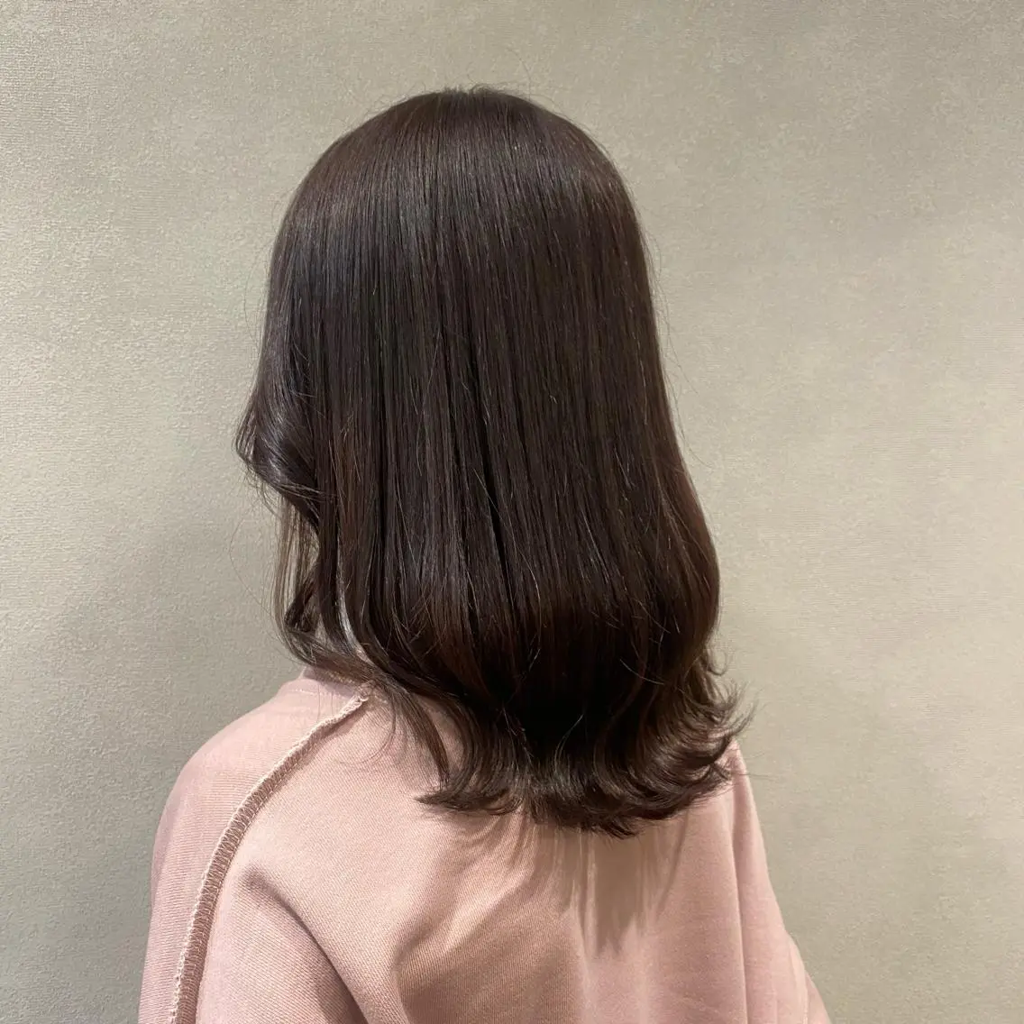 セミロング 檜谷 晴　顔周りカットのヘアスタイル