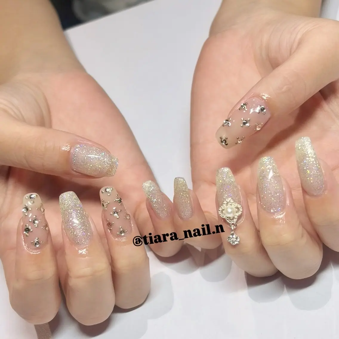 ネイル キラキラネイル オフィスネイル シンプルネイル TIARA💅🏻 NORIKOのネイルデザイン