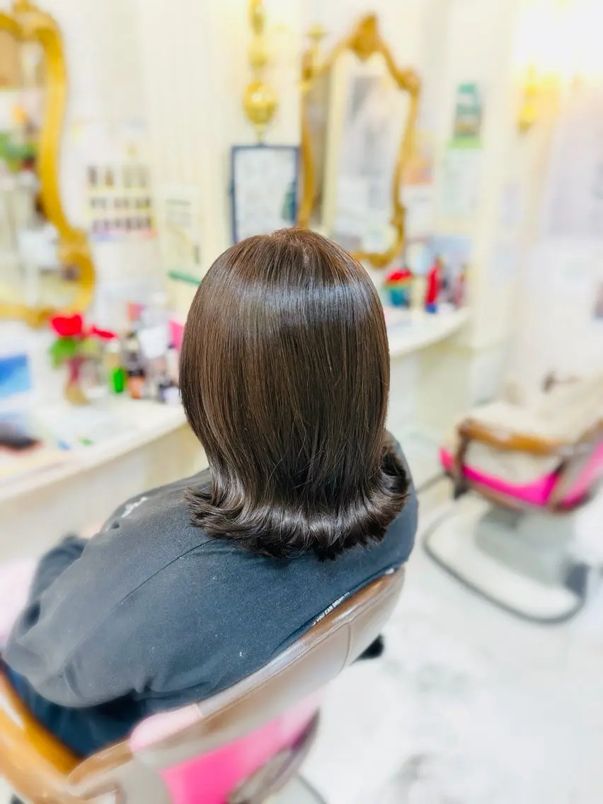 ミディアム 外ハネヘア カット 菅沼 美咲のヘアスタイル