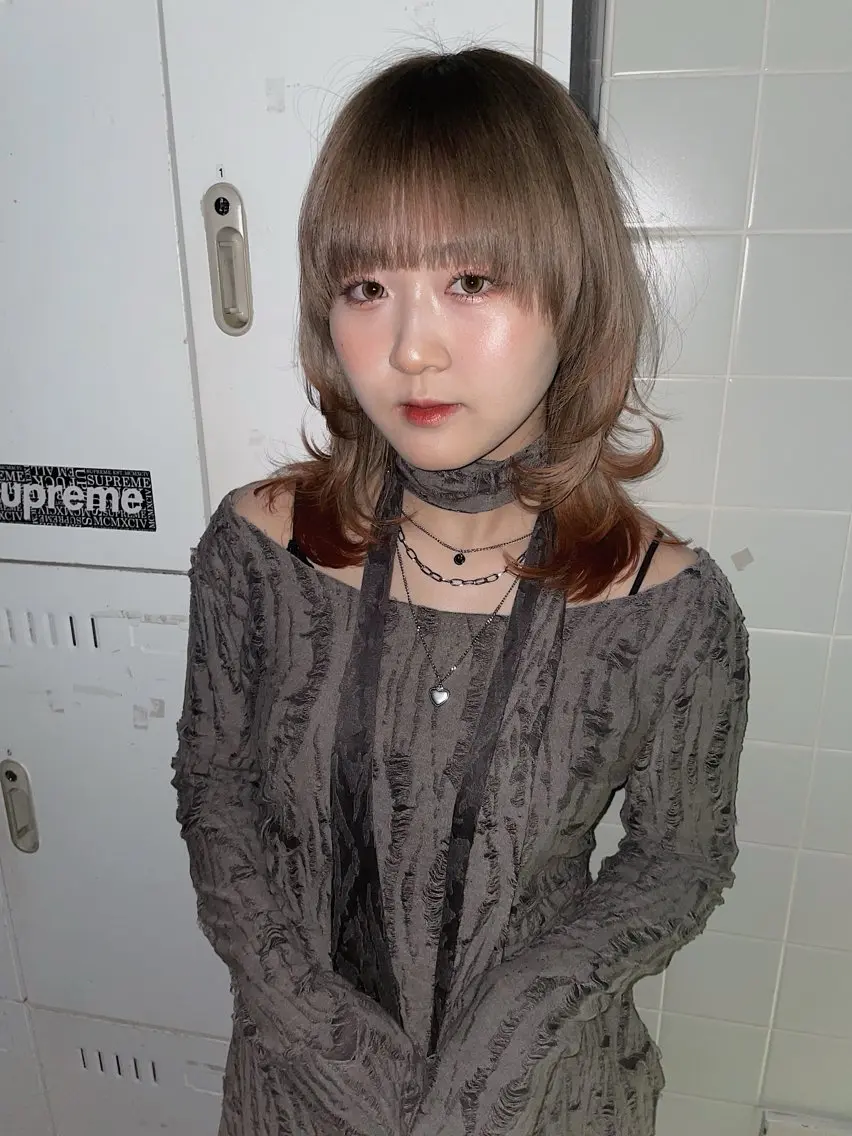 ミディアム カラー ベージュカラー グラデーションカラー オレンジ ウルフカット ハットリ /北習志野のヘアスタイル