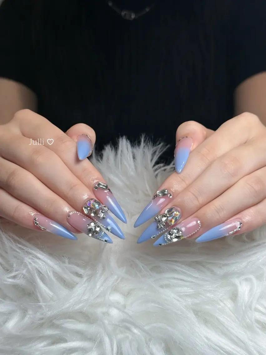 ネイル フレンチネイル ジェルネイル キラキラネイル 韓国ネイル マグネットネイル Julli NailStudioのネイルデザイン
