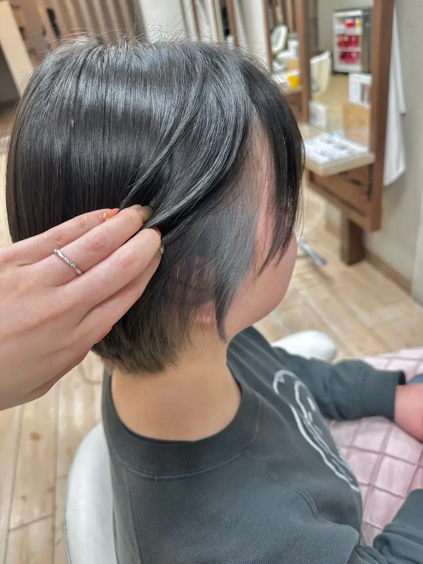ショート ヘアカラー 阿部 美咲のヘアスタイル