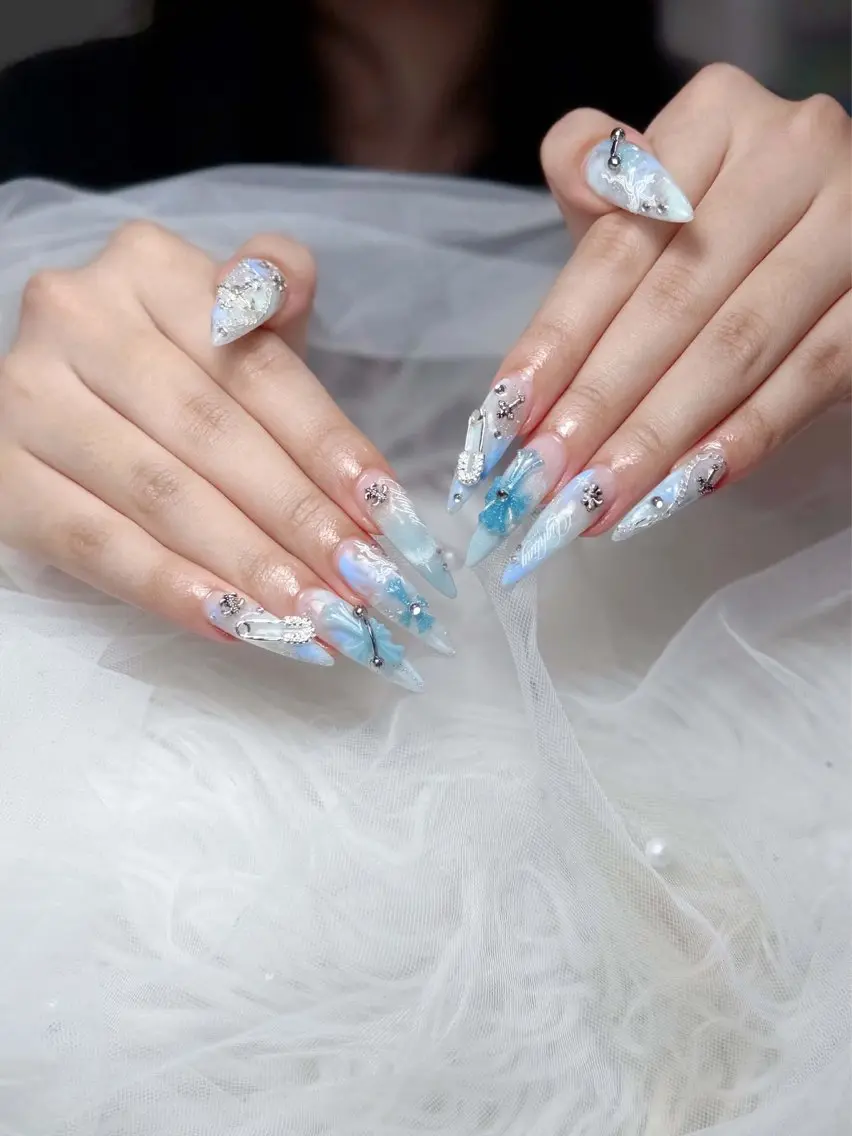 ネイル アートネイル 長さ出し ジェルネイル 韓国ネイル マグネットネイル ハンドネイル Cloudy Chan Nailのネイルデザイン