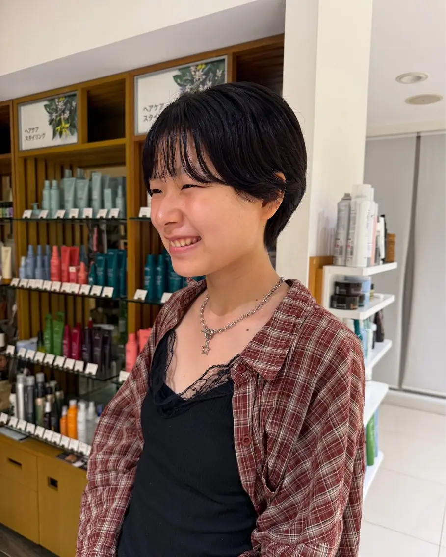 ショート 岸 奈々香のヘアスタイル