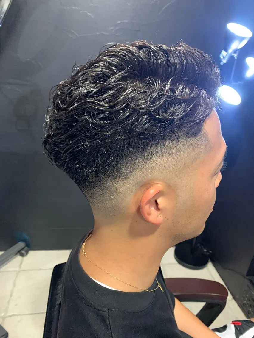 ショート メンズ フェードカット メンズパーマ スキンフェード メンズパーマ/難波/ 心斎橋　室園亮佑のヘアスタイル