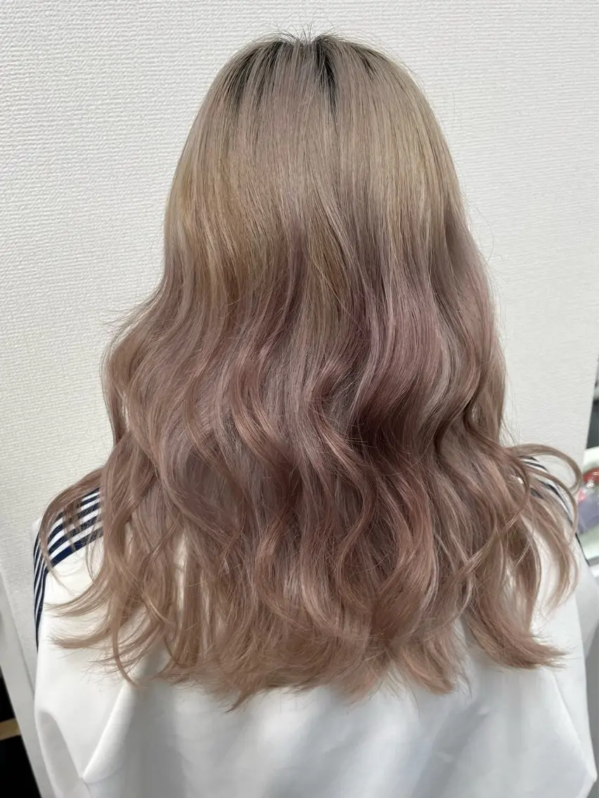カラー ✨レイヤーハイトーン tomoko🦋✨のヘアスタイル