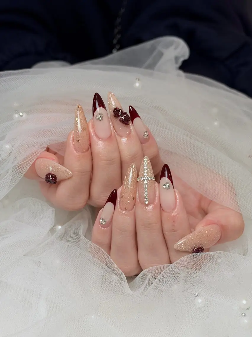 ネイル チークネイル ドット フレンチネイル グラデーション ハート ハンドネイル Julli NailStudioのネイルデザイン