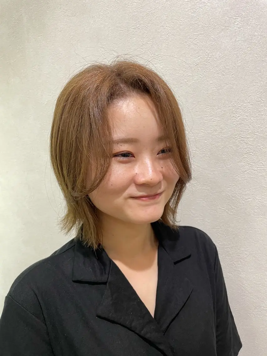 ミディアム くびれヘア レイヤーカット 小顔カット 中河 美裕のヘアスタイル