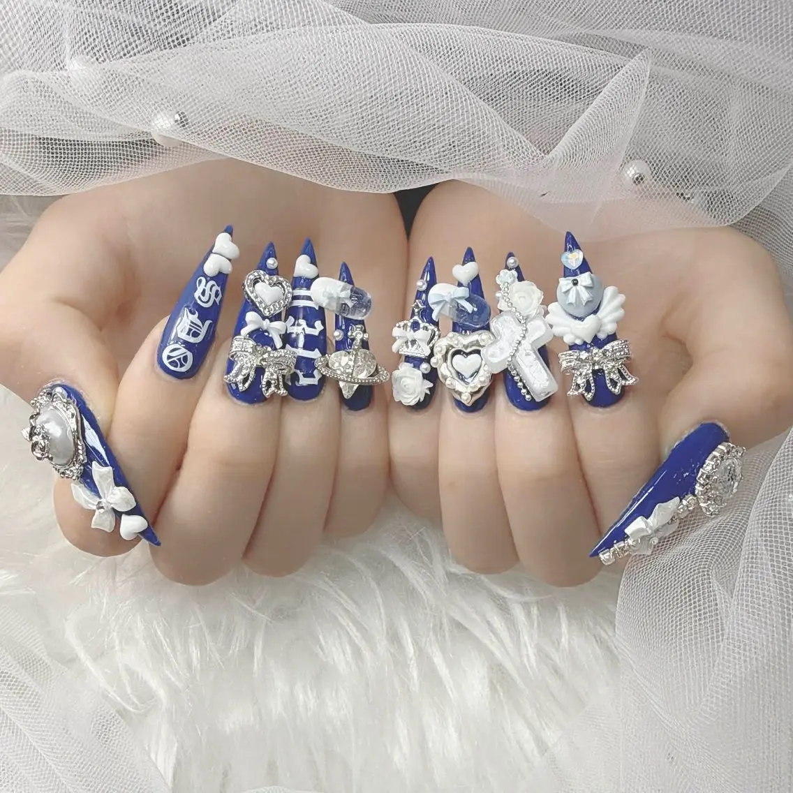 ネイル アートネイル オーロラネイル ボルドー チークネイル フレンチネイル ハンドネイル Sakura Nail Salonのネイルデザイン