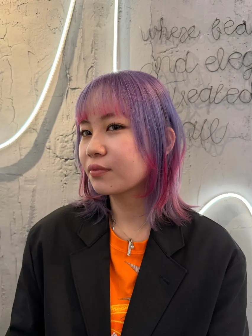 ショート カラー 透明感カラー デザインカラー ラベンダーカラー レッドカラー カット ヘアカラー トリートメント いぐちしょうた🫧 VISAGEbaskのヘアスタイル